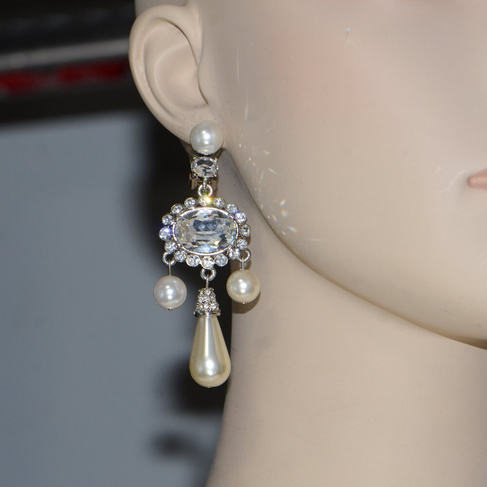 100% Authentic! Oscar de la Renta Crystal & Faux Pearl drop Earrings - Picture 2 of 9
